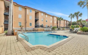 3 Bed Condo Block to Beach 2 Pools Hot Tub